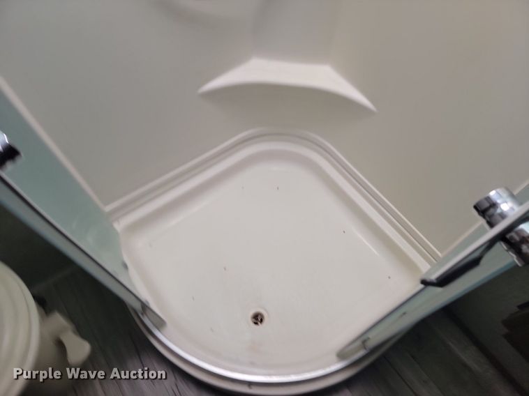 image for item LQ9235 2019 Artic Wolf 295QSL875  camper