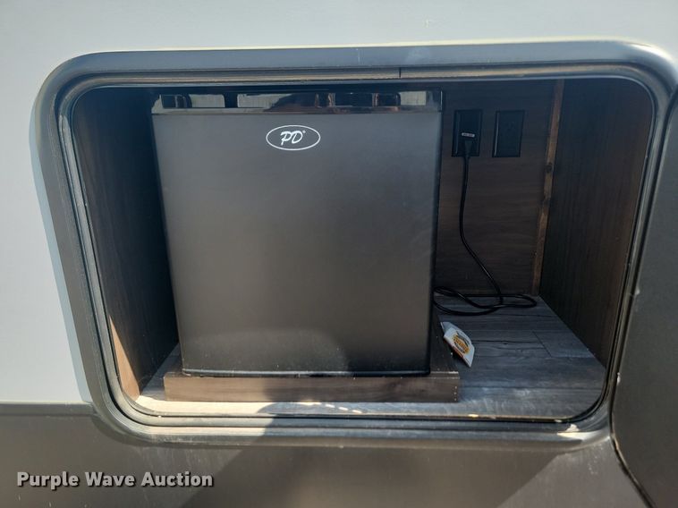 image for item LQ9235 2019 Artic Wolf 295QSL875  camper