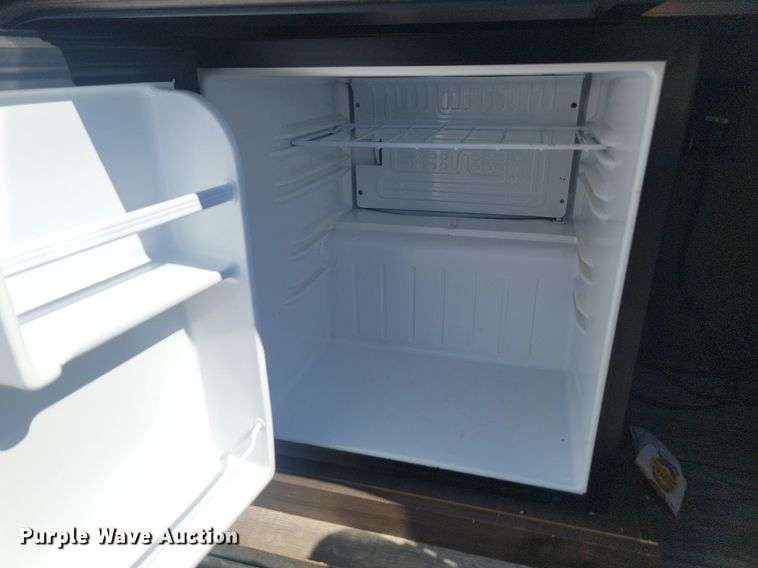 image for item LQ9235 2019 Artic Wolf 295QSL875  camper