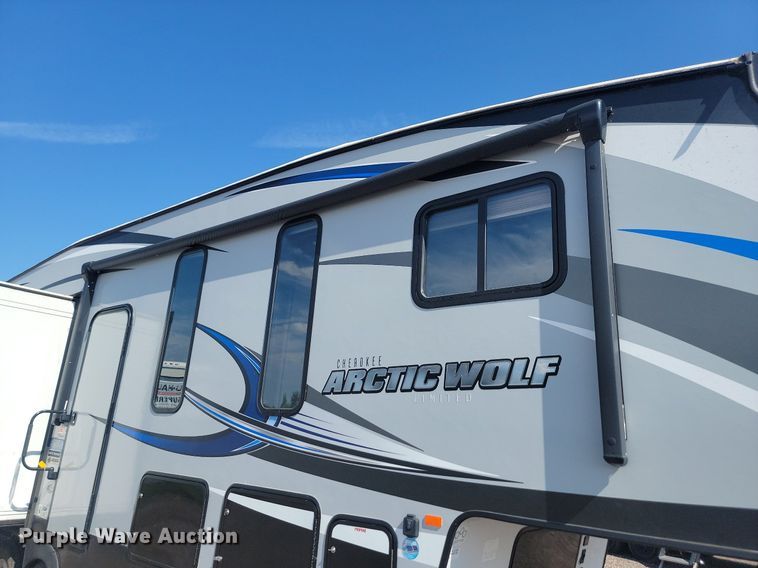 image for item LQ9235 2019 Artic Wolf 295QSL875  camper