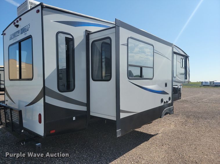 image for item LQ9235 2019 Artic Wolf 295QSL875  camper