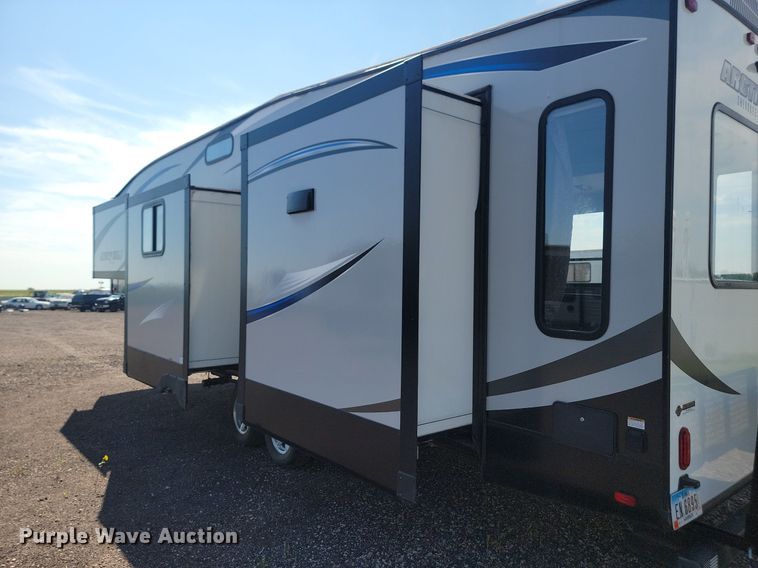 image for item LQ9235 2019 Artic Wolf 295QSL875  camper