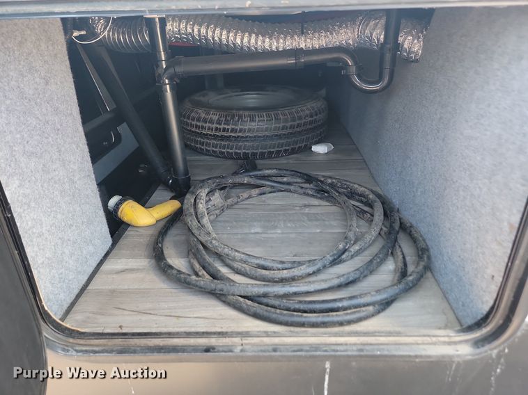 image for item LQ9235 2019 Artic Wolf 295QSL875  camper