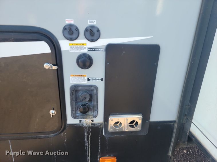 image for item LQ9235 2019 Artic Wolf 295QSL875  camper