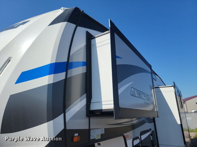 image for item LQ9235 2019 Artic Wolf 295QSL875  camper