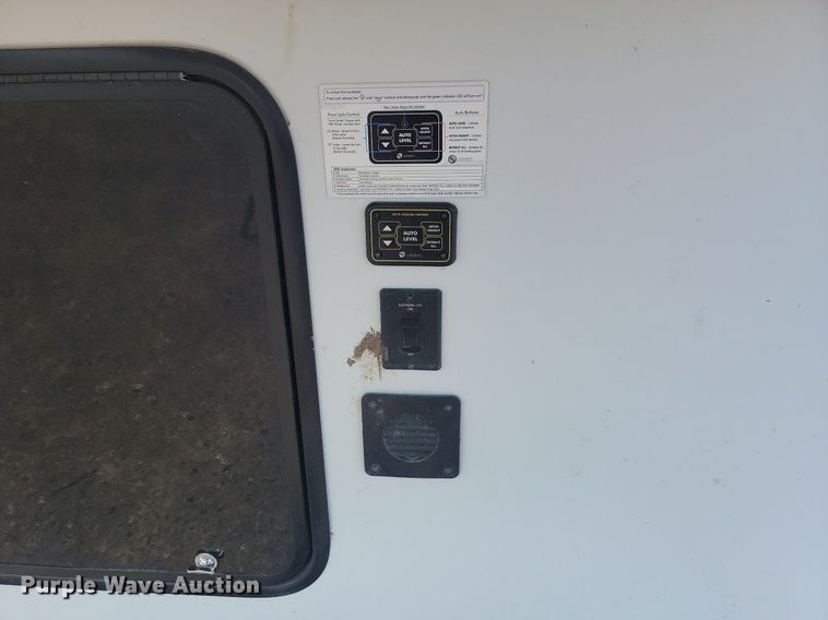 image for item LQ9235 2019 Artic Wolf 295QSL875  camper