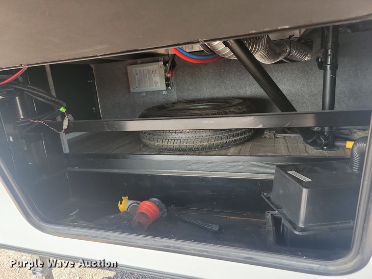 image for item LQ9235 2019 Artic Wolf 295QSL875  camper