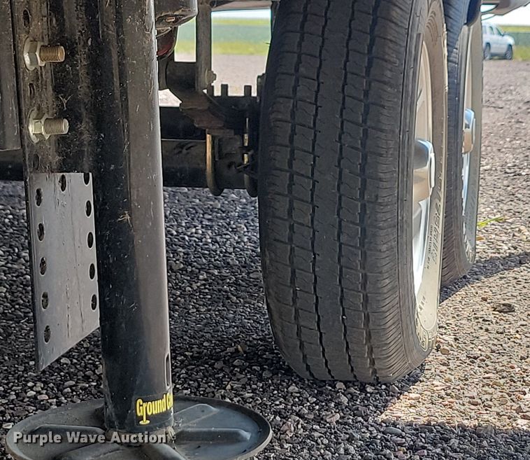 image for item LQ9235 2019 Artic Wolf 295QSL875  camper