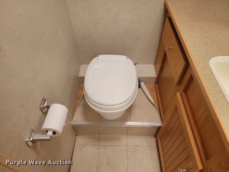 image for item LQ9236 2007 Winnebago Impulse  RV