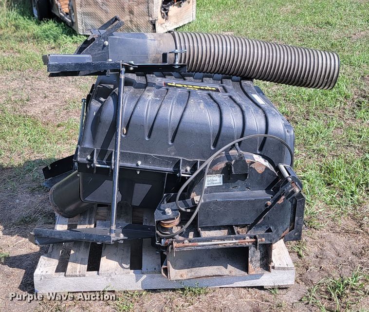 image for item LQ9264 Hustler 931766  bagger