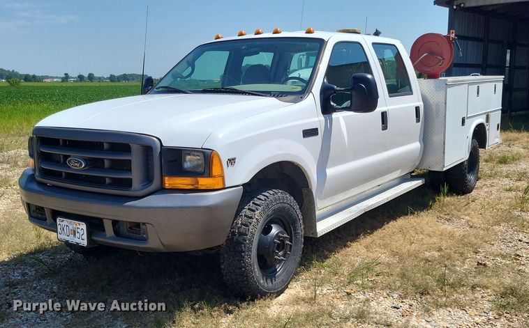 image for item LS9686 2001 Ford F350 Super Duty XL  Crew Cab utility bed pickup truck