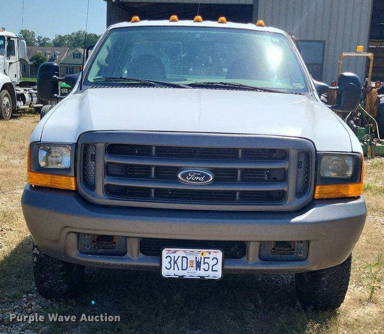 image for item LS9686 2001 Ford F350 Super Duty XL  Crew Cab utility bed pickup truck