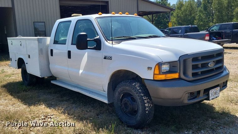 image for item LS9686 2001 Ford F350 Super Duty XL  Crew Cab utility bed pickup truck