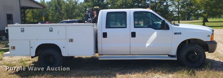 image for item LS9686 2001 Ford F350 Super Duty XL  Crew Cab utility bed pickup truck