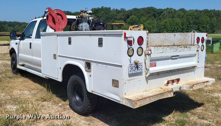 image for item LS9686 2001 Ford F350 Super Duty XL  Crew Cab utility bed pickup truck