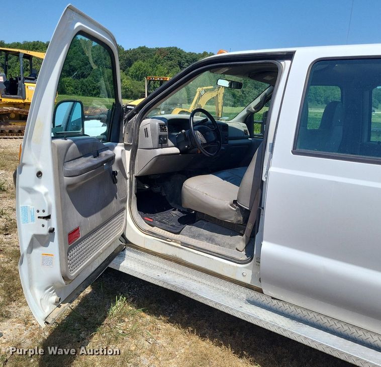 image for item LS9686 2001 Ford F350 Super Duty XL  Crew Cab utility bed pickup truck