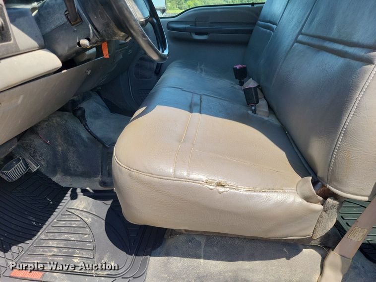 image for item LS9686 2001 Ford F350 Super Duty XL  Crew Cab utility bed pickup truck