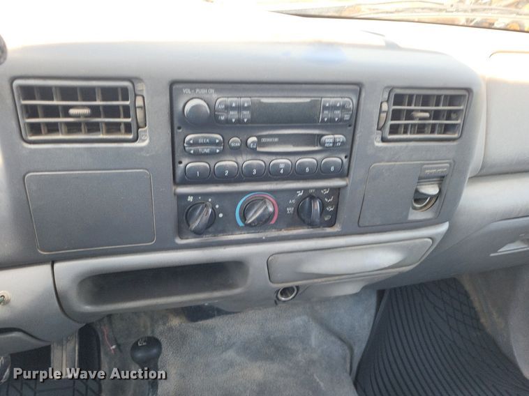 image for item LS9686 2001 Ford F350 Super Duty XL  Crew Cab utility bed pickup truck