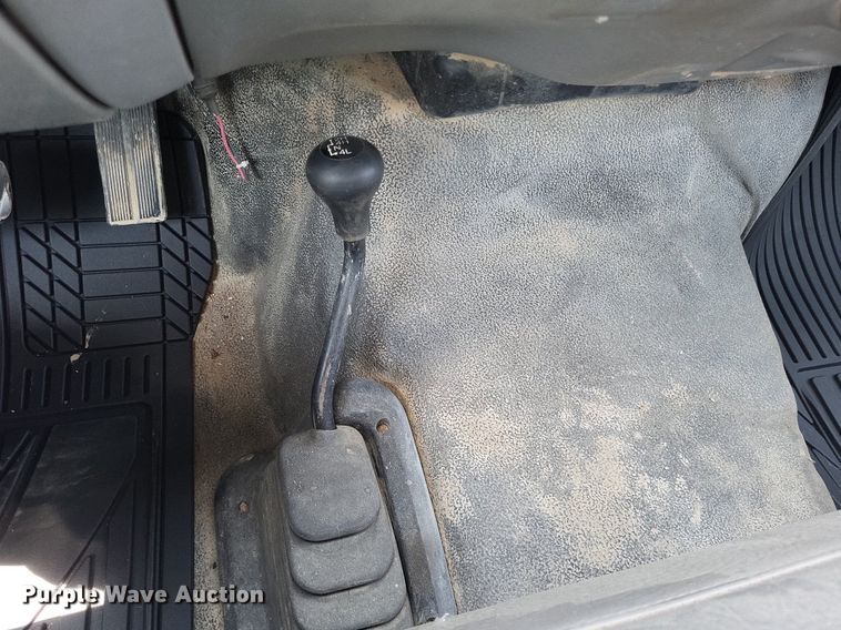 image for item LS9686 2001 Ford F350 Super Duty XL  Crew Cab utility bed pickup truck