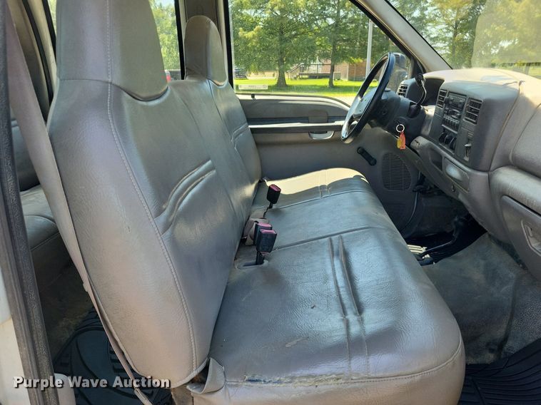 image for item LS9686 2001 Ford F350 Super Duty XL  Crew Cab utility bed pickup truck