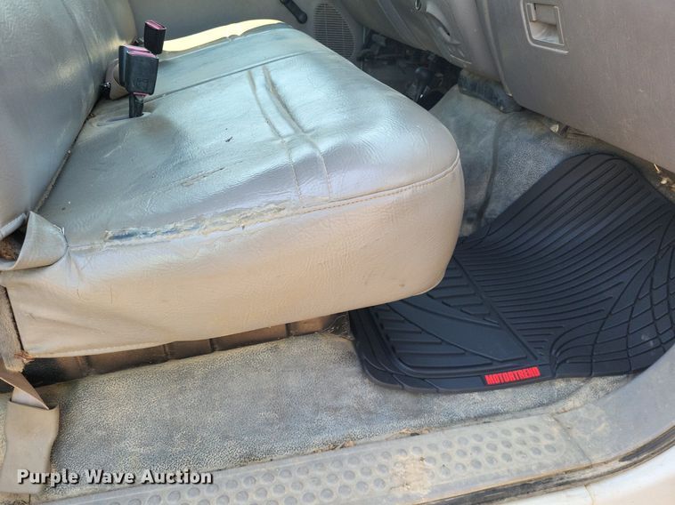 image for item LS9686 2001 Ford F350 Super Duty XL  Crew Cab utility bed pickup truck