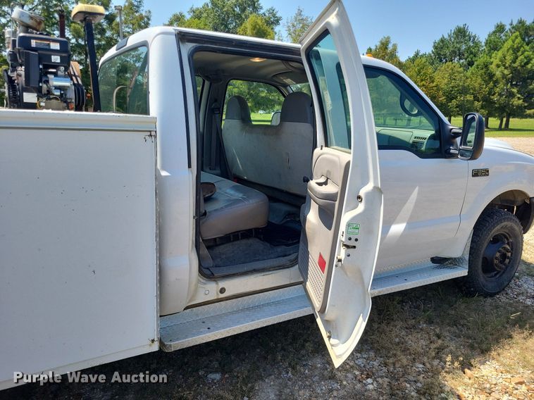 image for item LS9686 2001 Ford F350 Super Duty XL  Crew Cab utility bed pickup truck