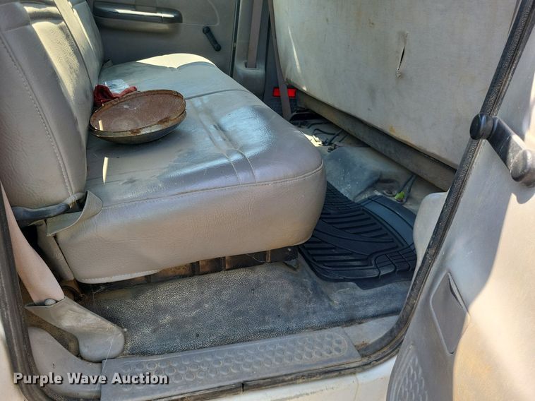 image for item LS9686 2001 Ford F350 Super Duty XL  Crew Cab utility bed pickup truck