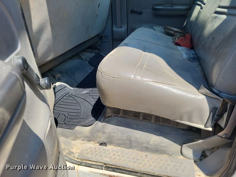 image for item LS9686 2001 Ford F350 Super Duty XL  Crew Cab utility bed pickup truck