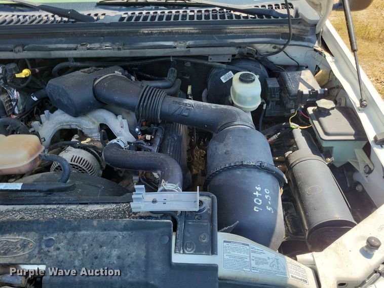 image for item LS9686 2001 Ford F350 Super Duty XL  Crew Cab utility bed pickup truck