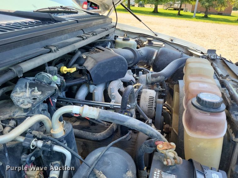 image for item LS9686 2001 Ford F350 Super Duty XL  Crew Cab utility bed pickup truck