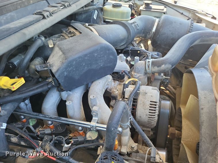 image for item LS9686 2001 Ford F350 Super Duty XL  Crew Cab utility bed pickup truck