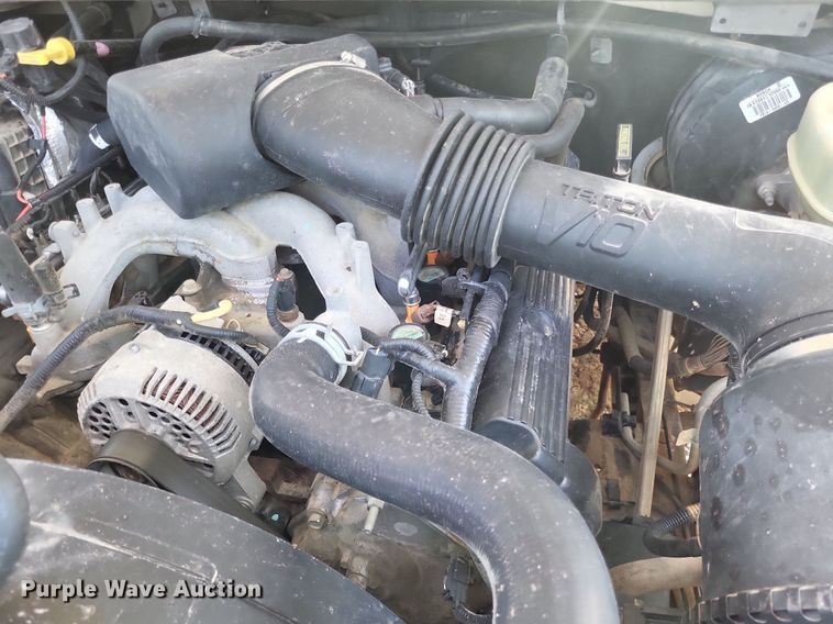 image for item LS9686 2001 Ford F350 Super Duty XL  Crew Cab utility bed pickup truck