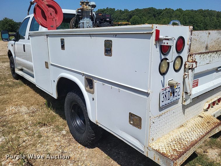 image for item LS9686 2001 Ford F350 Super Duty XL  Crew Cab utility bed pickup truck