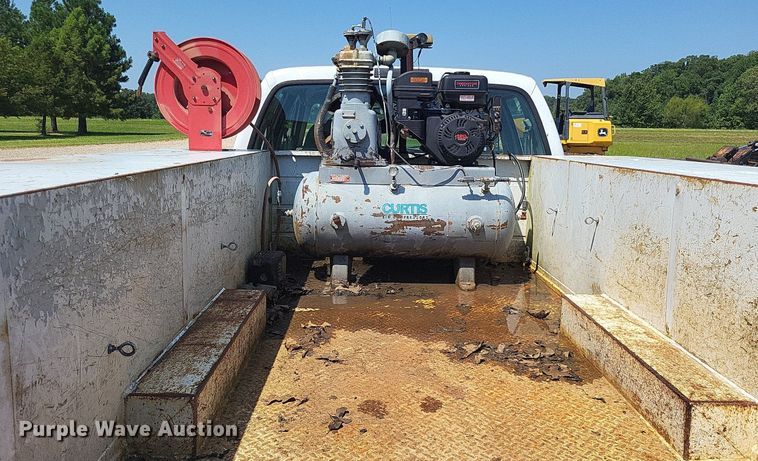 image for item LS9686 2001 Ford F350 Super Duty XL  Crew Cab utility bed pickup truck