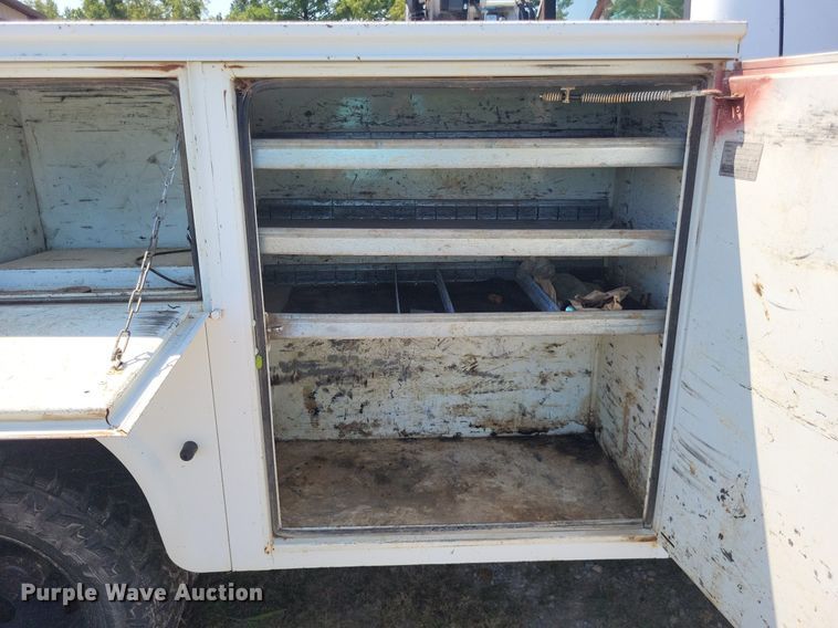 image for item LS9686 2001 Ford F350 Super Duty XL  Crew Cab utility bed pickup truck