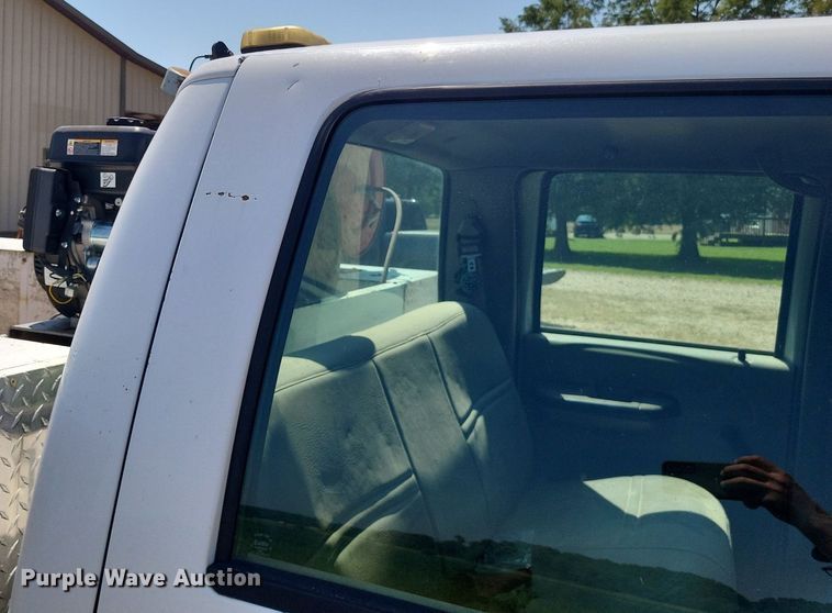 image for item LS9686 2001 Ford F350 Super Duty XL  Crew Cab utility bed pickup truck