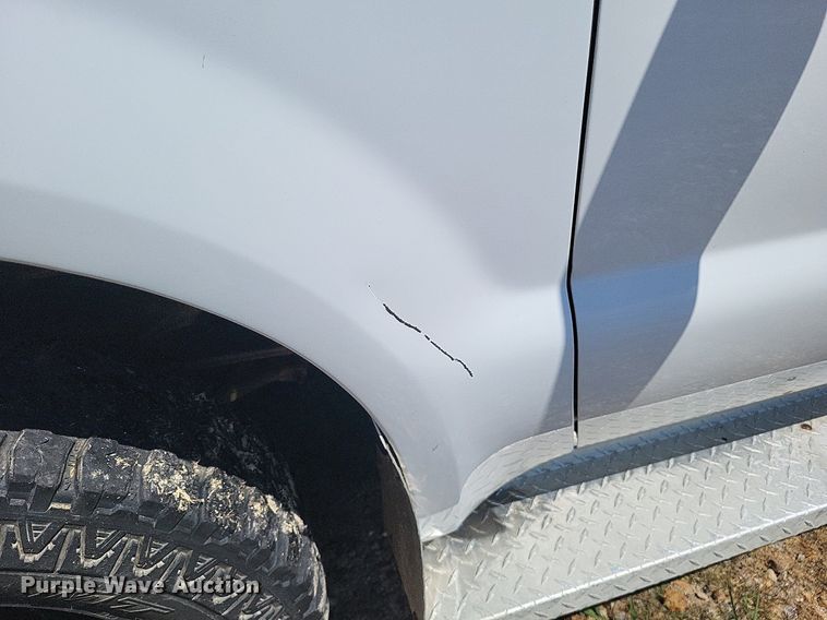 image for item LS9686 2001 Ford F350 Super Duty XL  Crew Cab utility bed pickup truck