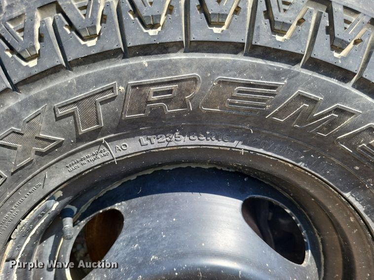 image for item LS9686 2001 Ford F350 Super Duty XL  Crew Cab utility bed pickup truck