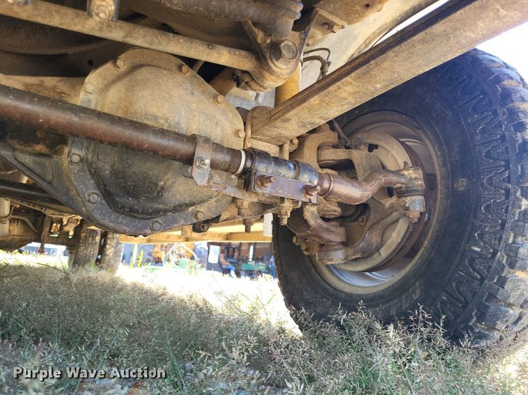 image for item LS9686 2001 Ford F350 Super Duty XL  Crew Cab utility bed pickup truck