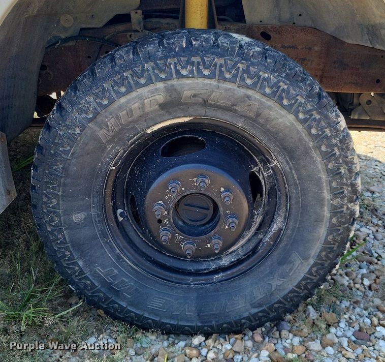 image for item LS9686 2001 Ford F350 Super Duty XL  Crew Cab utility bed pickup truck