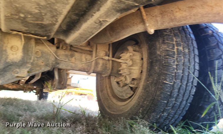 image for item LS9686 2001 Ford F350 Super Duty XL  Crew Cab utility bed pickup truck