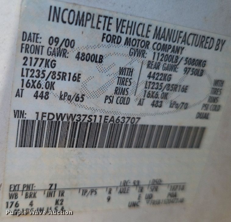 image for item LS9686 2001 Ford F350 Super Duty XL  Crew Cab utility bed pickup truck