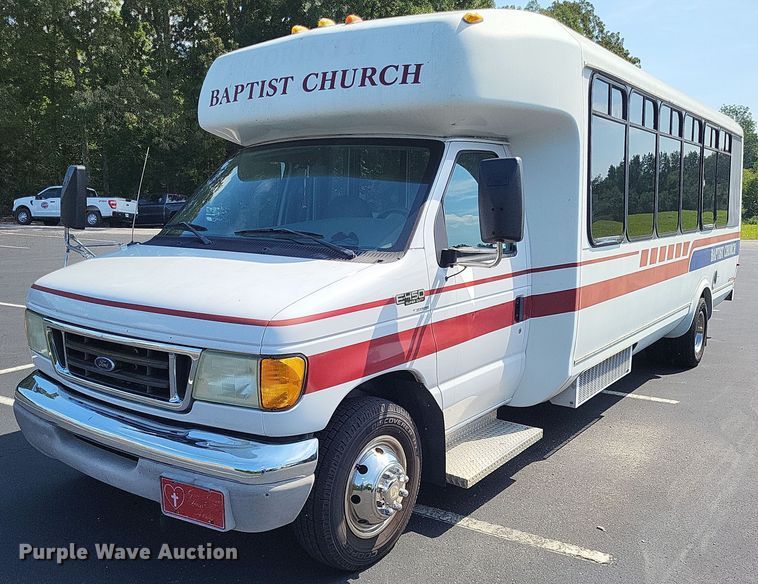 image for item LS9691 2003  Ford E450 Super Duty  shuttle bus