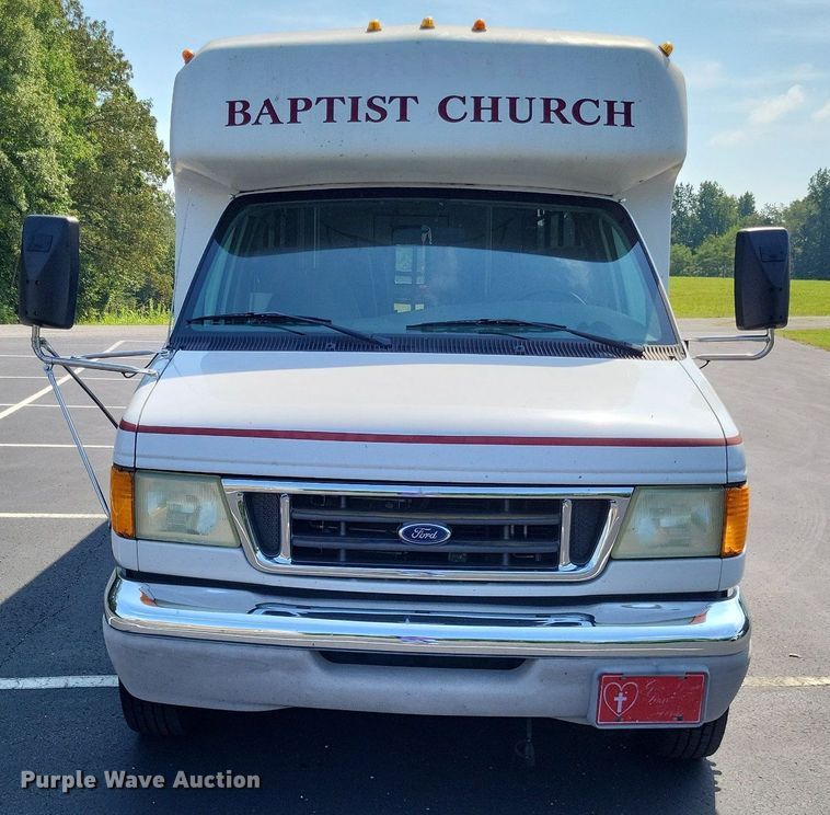 image for item LS9691 2003  Ford E450 Super Duty  shuttle bus