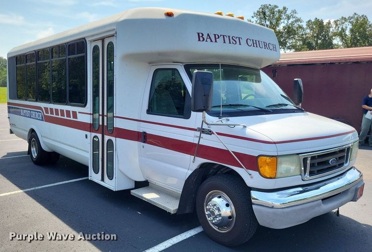 image for item LS9691 2003  Ford E450 Super Duty  shuttle bus