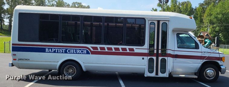 image for item LS9691 2003  Ford E450 Super Duty  shuttle bus