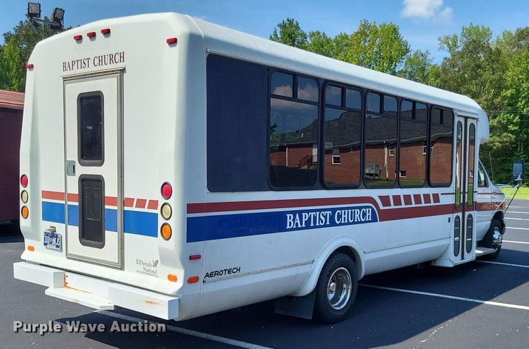 image for item LS9691 2003  Ford E450 Super Duty  shuttle bus