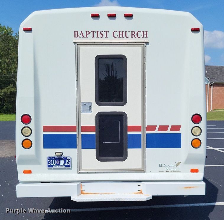 image for item LS9691 2003  Ford E450 Super Duty  shuttle bus