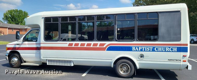 image for item LS9691 2003  Ford E450 Super Duty  shuttle bus