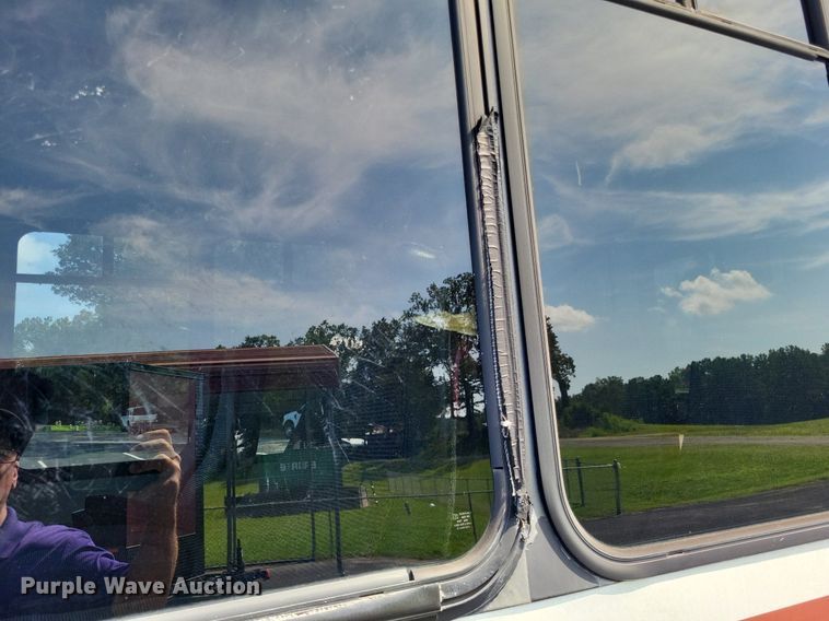 image for item LS9691 2003  Ford E450 Super Duty  shuttle bus